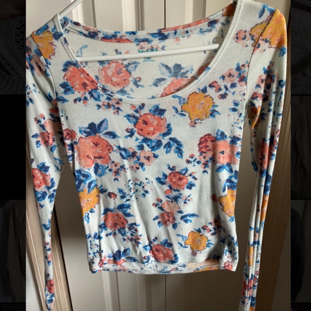 Floral long sleeve crop top